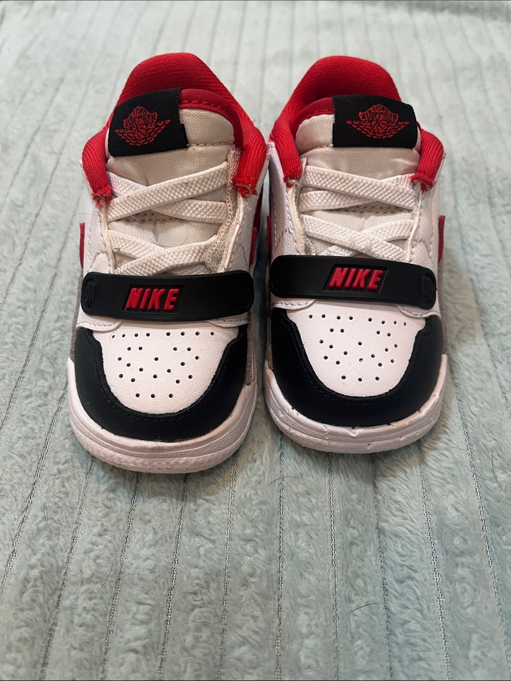 Nike Jordans Toddler Low-Top Sneakers - White/Black/Red
